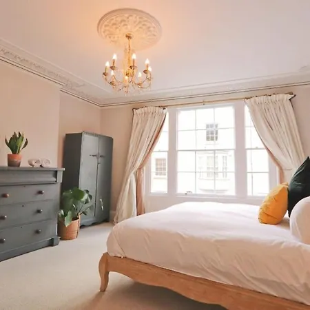 Gorgeous Three Bedroom Townhouse In Clifton Будинок відпочинку