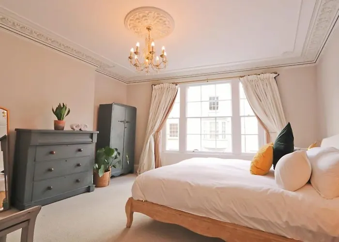 Gorgeous Three Bedroom Townhouse In Clifton Будинок відпочинку