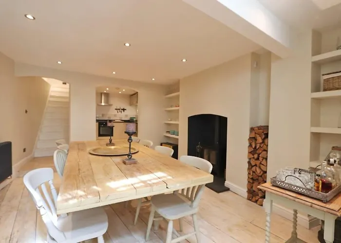 Gorgeous Three Bedroom Townhouse In Clifton Будинок відпочинку Бристоль