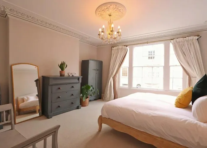 Gorgeous Three Bedroom Townhouse In Clifton Bristol