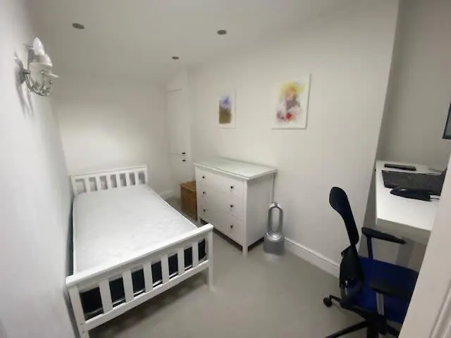 Gorgeous Three Bedroom Townhouse In Clifton