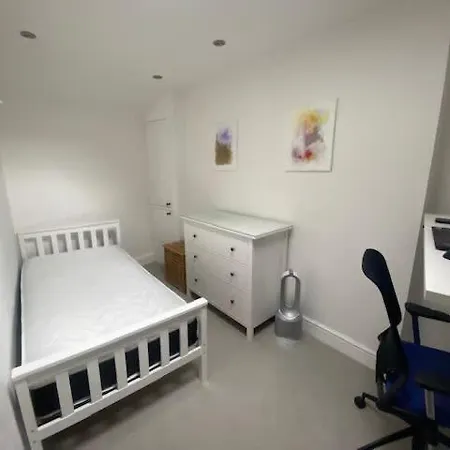 Gorgeous Three Bedroom Townhouse In Clifton
