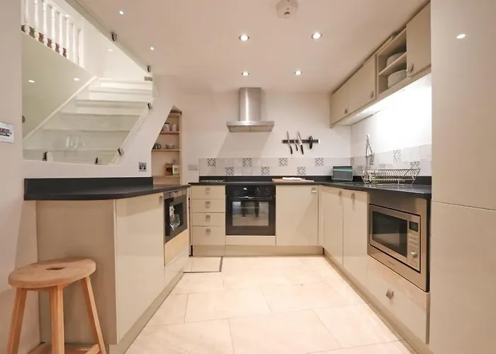 Gorgeous Three Bedroom Townhouse In Clifton Prázdninový dům *