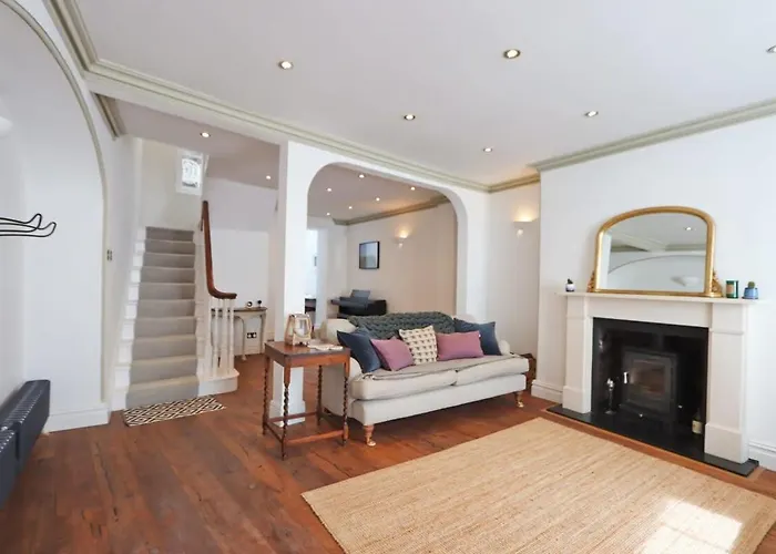 Gorgeous Three Bedroom Townhouse In Clifton Bristol